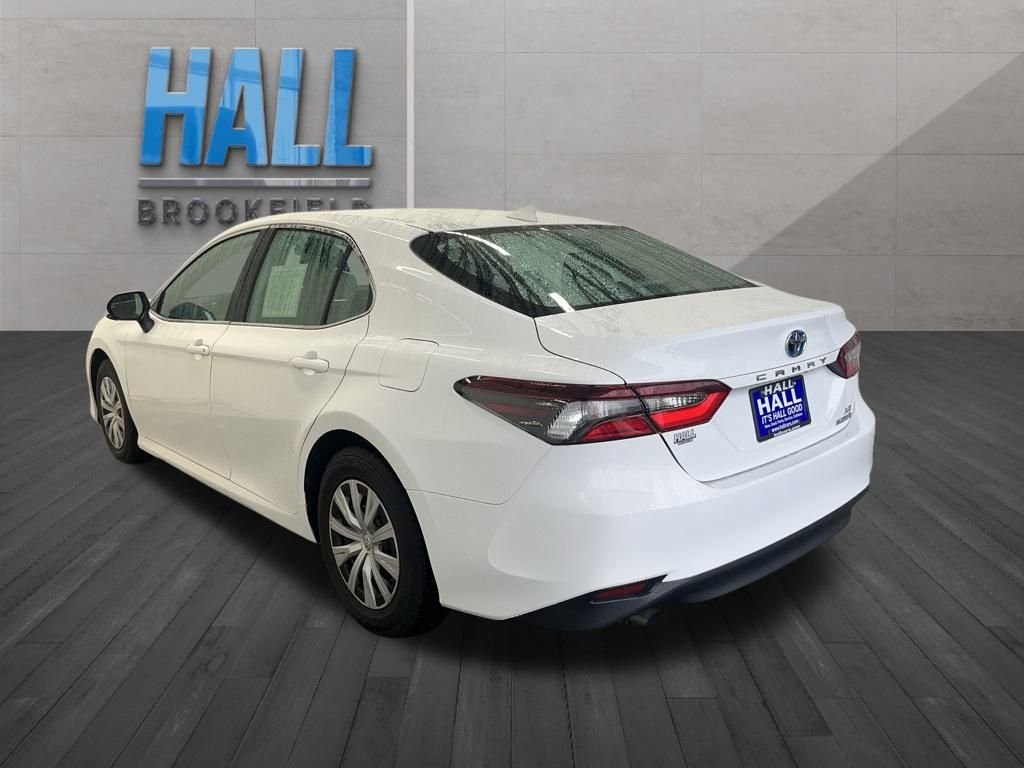 2022 Toyota Camry Hybrid LE photo 2
