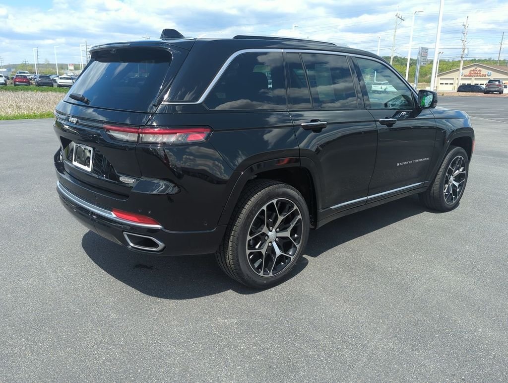 Used 2022 Black Jeep Summit Reserve image 8