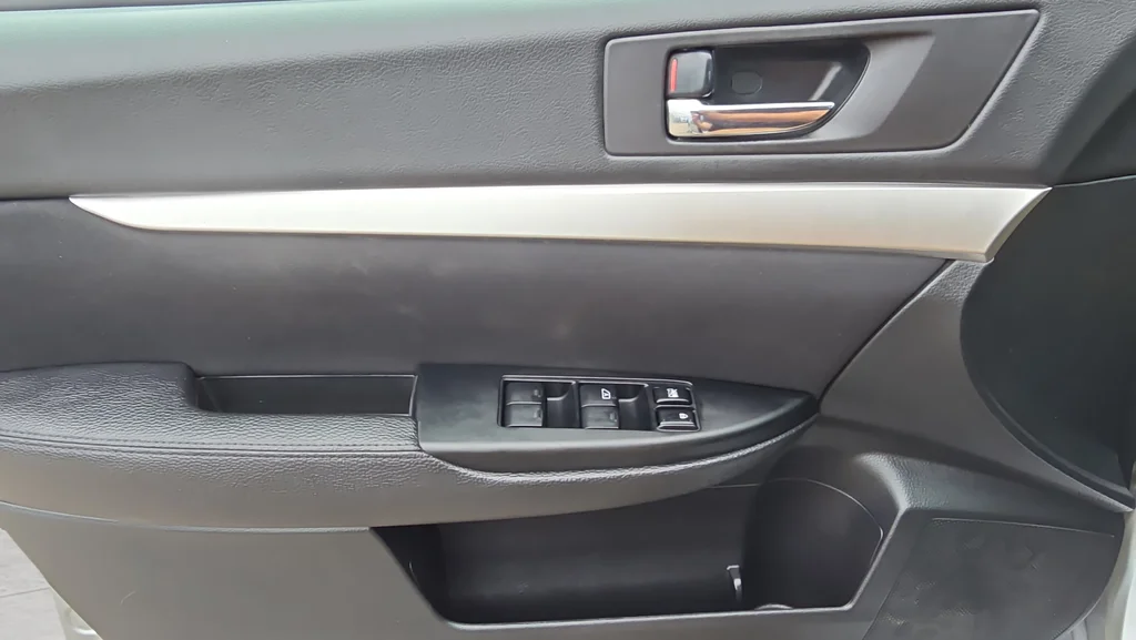 Used 2012  Subaru 2.5i image 26