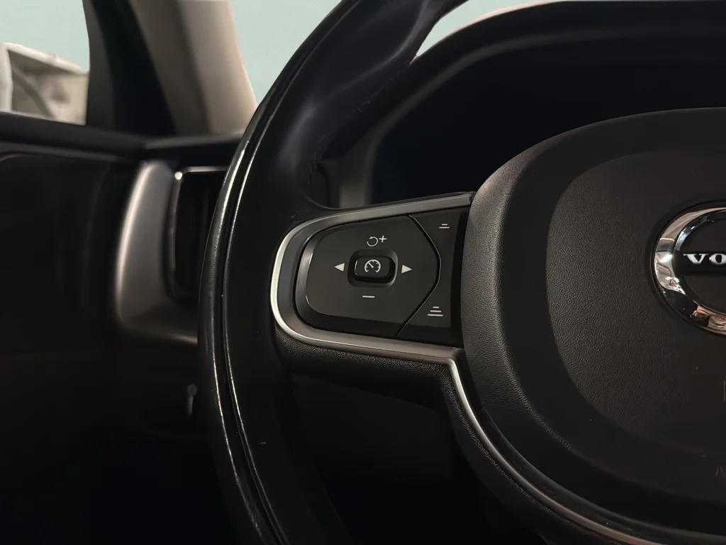 Used 2019 Crystal White Pearl Volvo T5 Momentum image 16