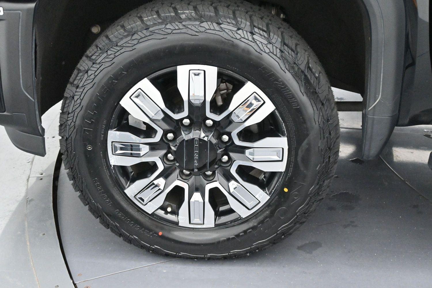 Used 2024 Onyx Black GMC Denali image 39