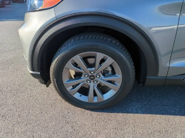 Used 2021 Gray Ford XLT image 10