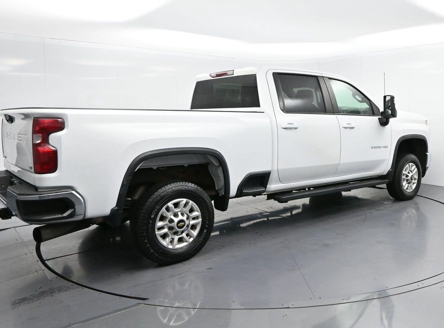 Used 2022 Summit White Chevrolet LT image 6
