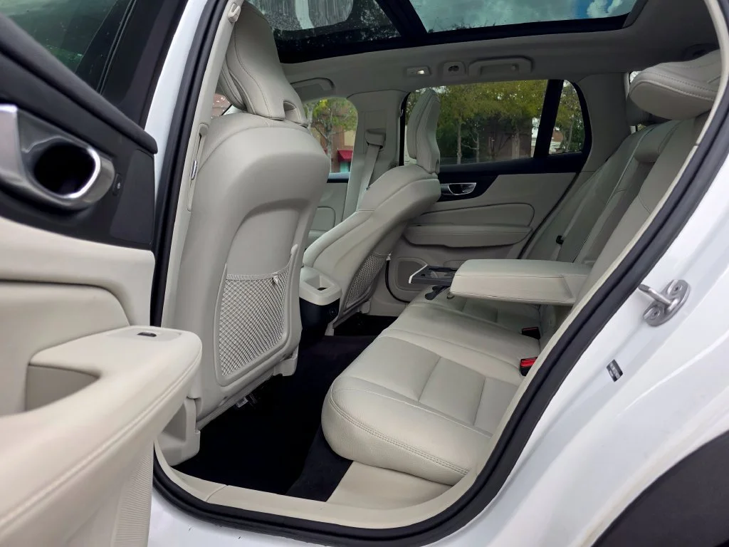 Used 2025  Volvo Plus image 30