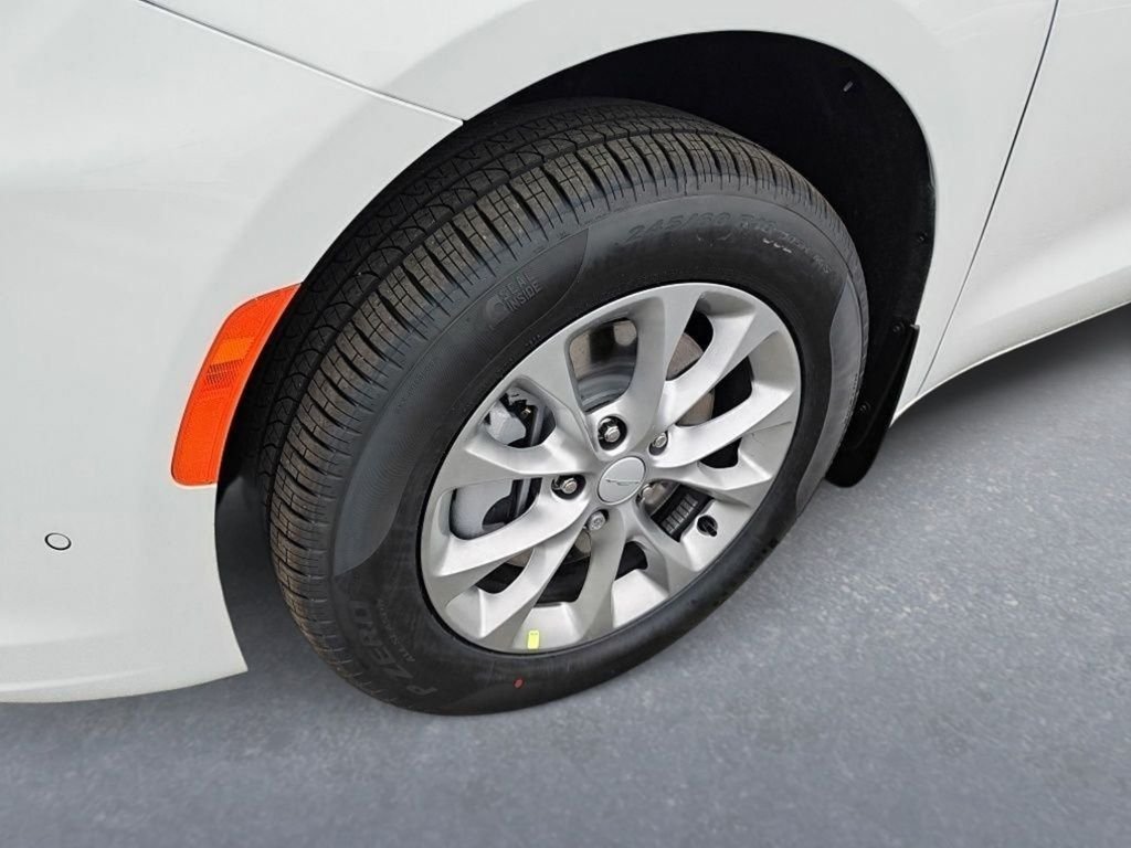 New 2027 Bright White Clear-Coat Exterior Paint Chrysler Select image 9