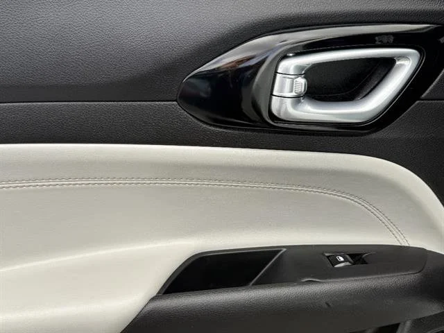 2025 Jeep Compass Limited - Photo 24