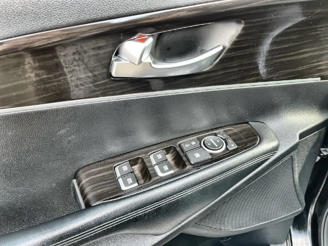 Used 2020 Black Kia S image 17