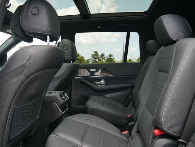 New 2026 MANUFAKTUR Moonlight White Metallic Mercedes-Benz GLS 450 image 21