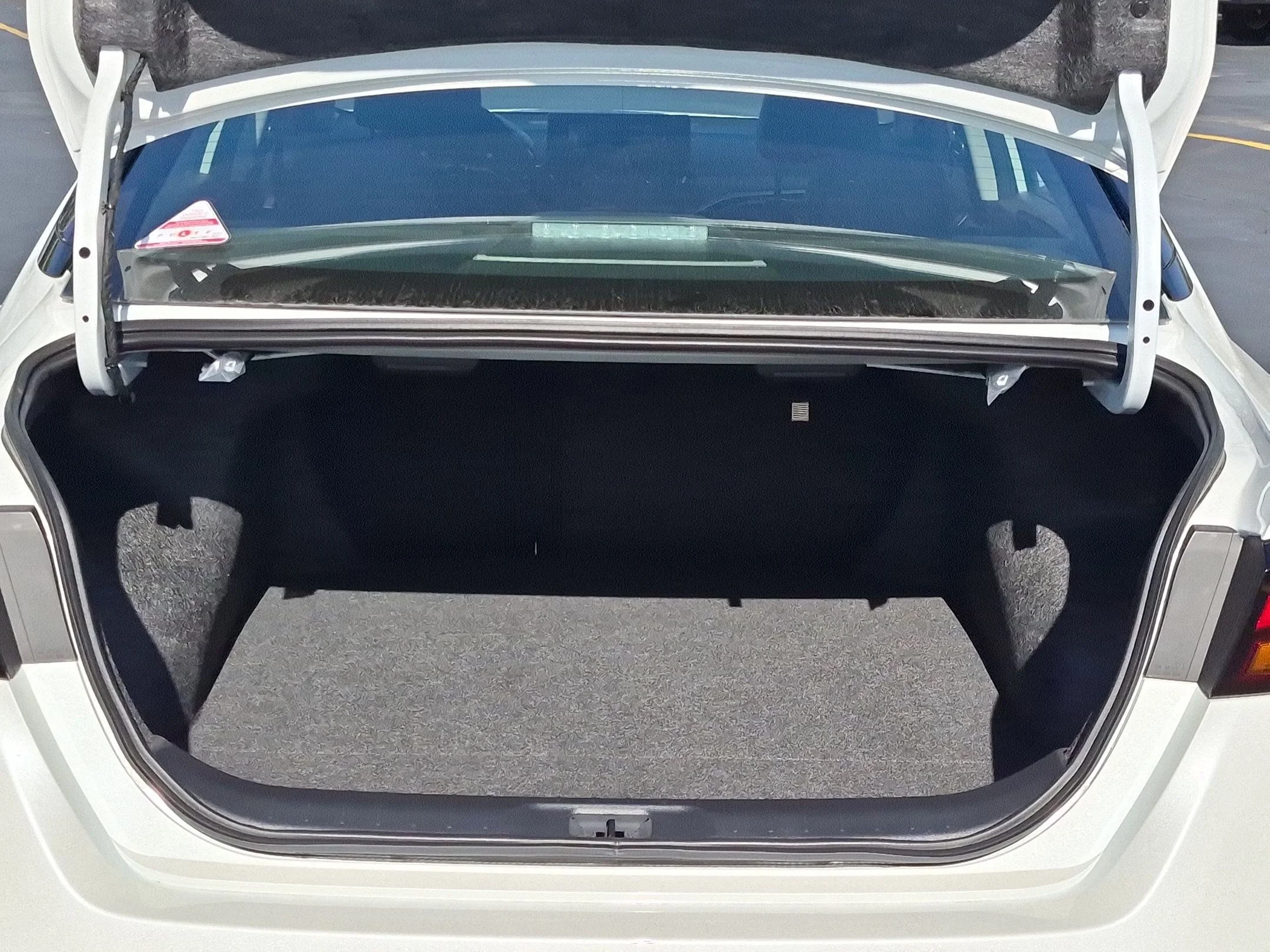 New 2026 Pearl White TriCoat / Super Black Two-tone Nissan SR image 25