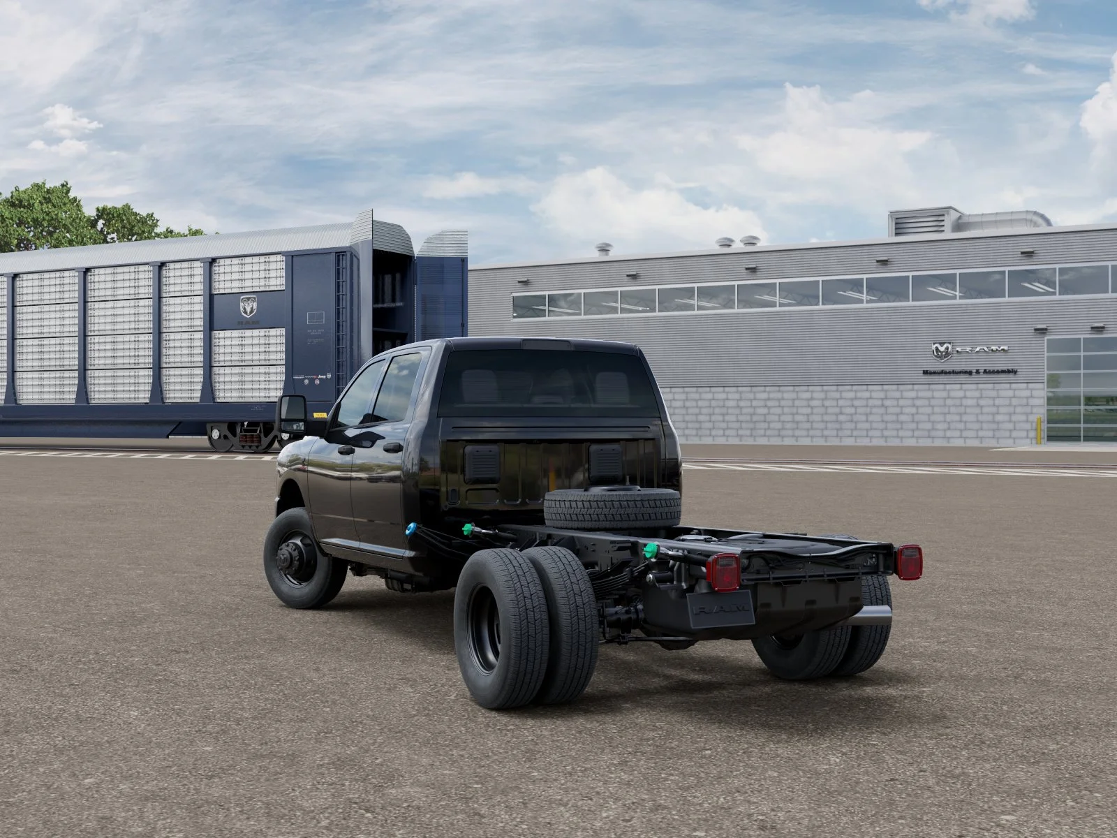 New 2026 Diamond Black Crystal Pearl-Coat Exterior Paint RAM Tradesman image 29