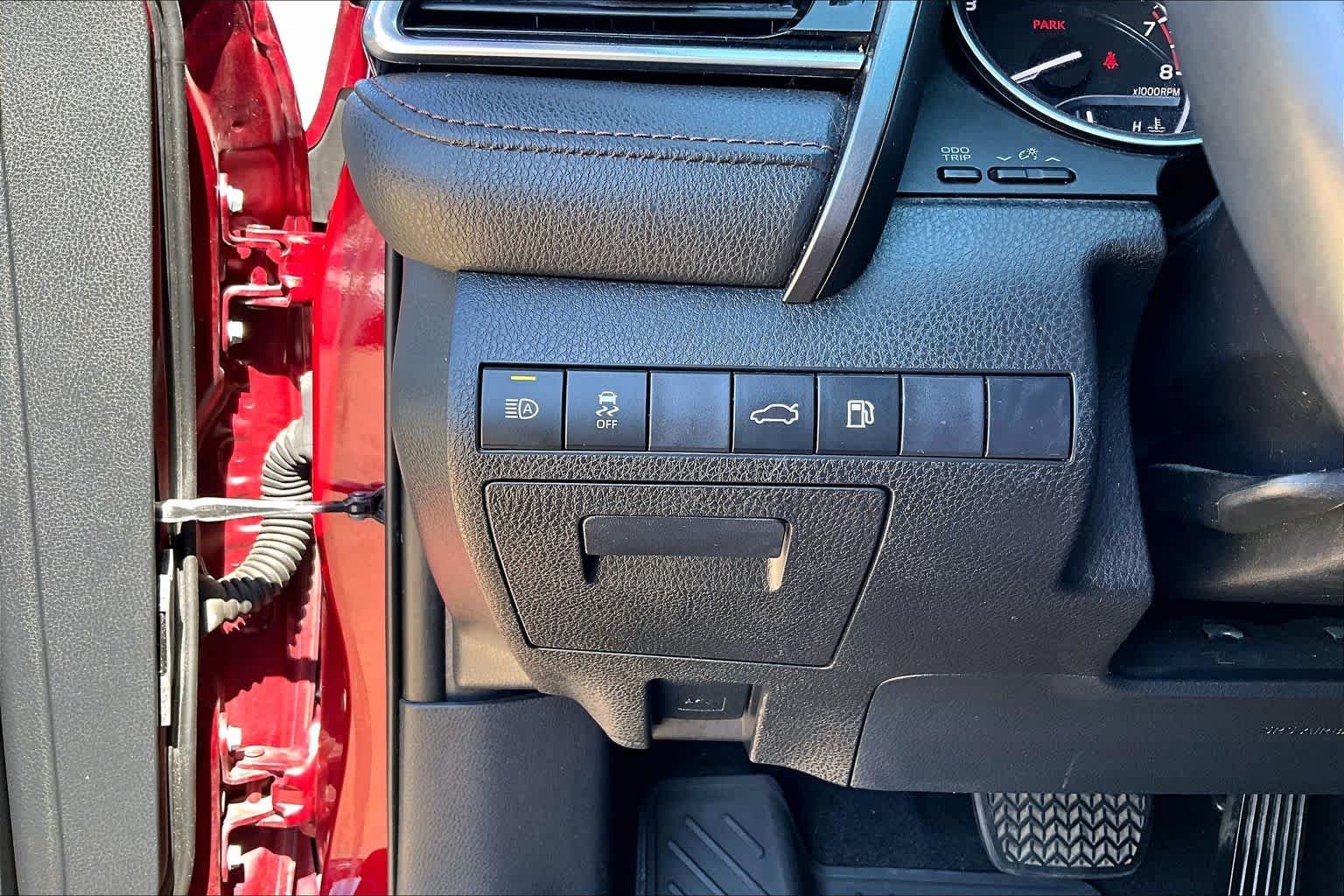 Used 2018 Ruby Flare Pearl Toyota XLE image 30