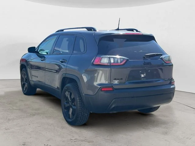 Used 2019 Gray Jeep Latitude Plus image 3