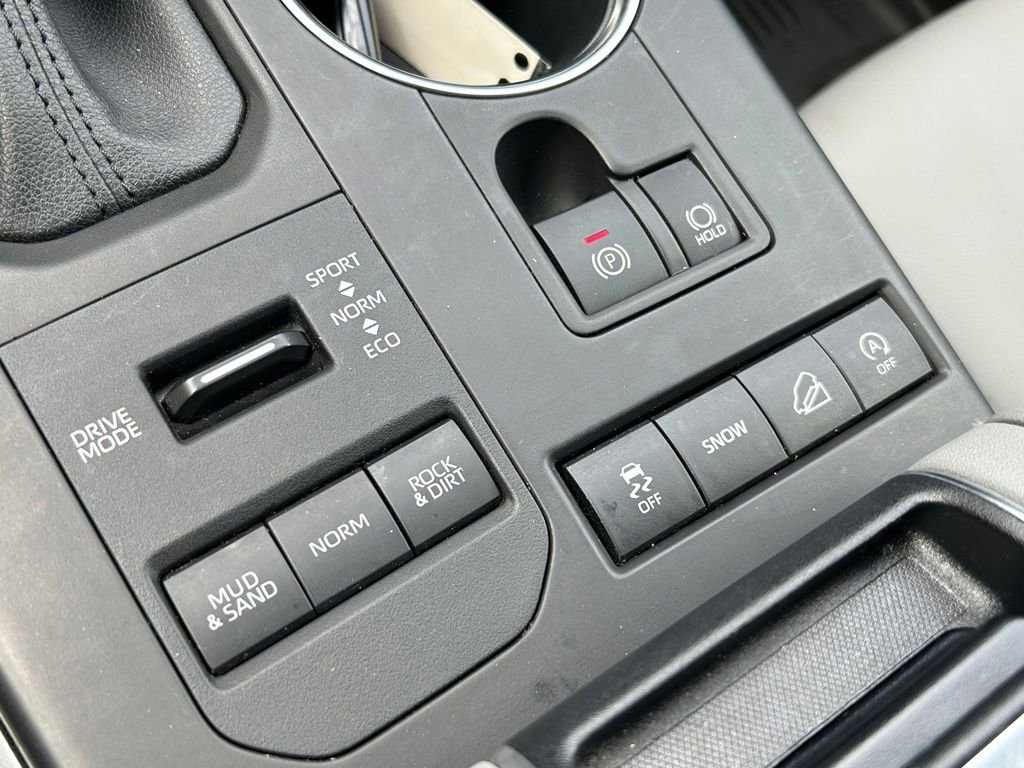 Used 2022 Moon Dust Toyota XLE image 30