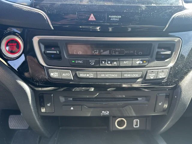 Used 2022 White Honda Touring image 39