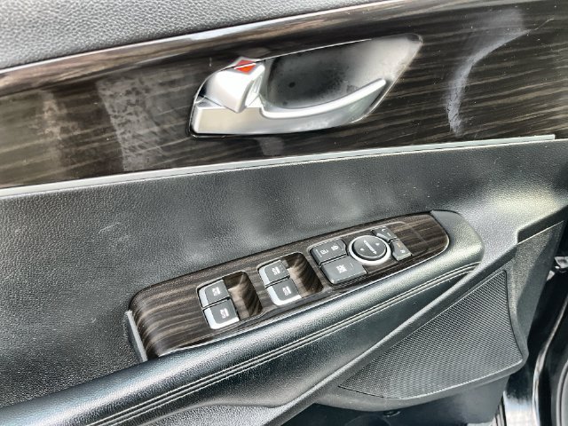 Used 2020 Black Kia S image 17