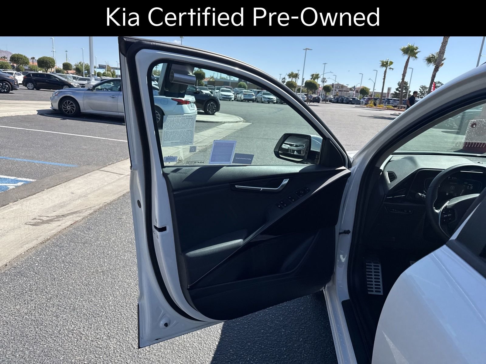 2025 Kia Niro EX Touring - Photo 18