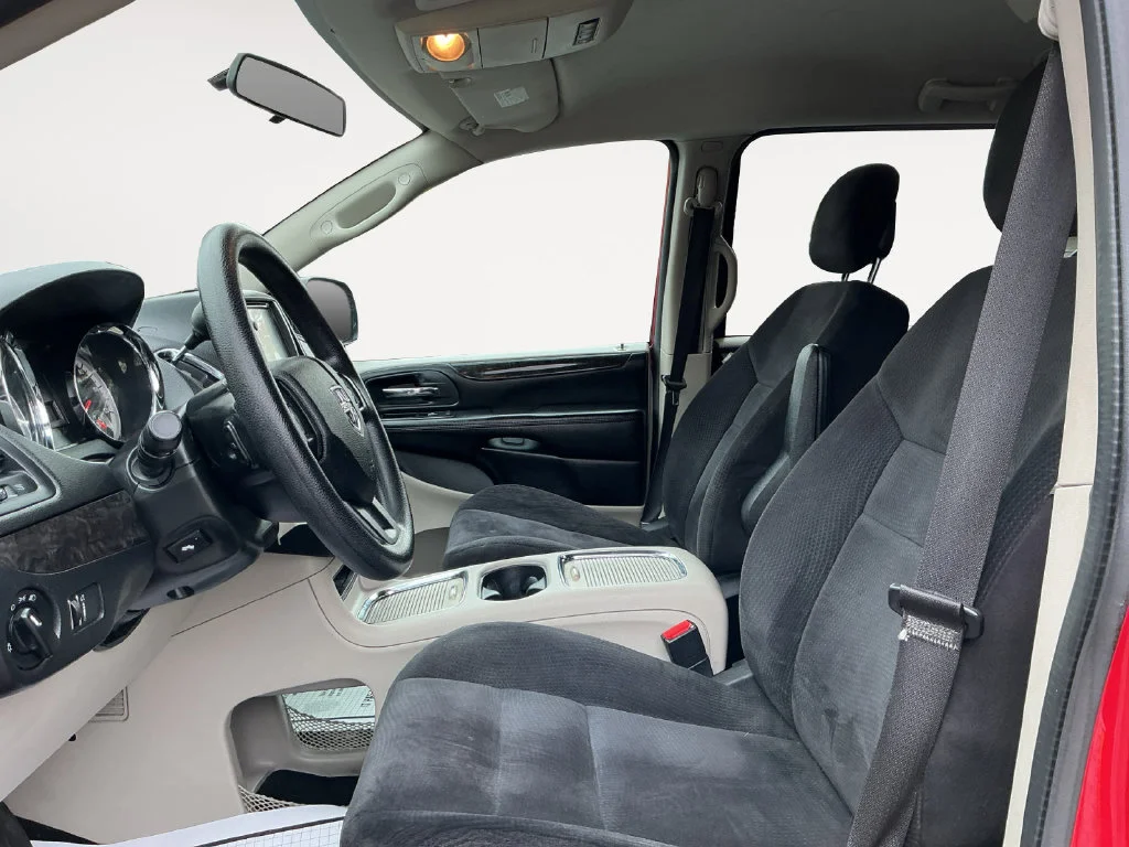 Used 2014 Red Dodge SXT image 16