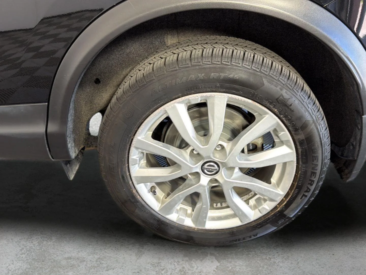 Used 2022 Magnetic Black Pearl Nissan SV image 15