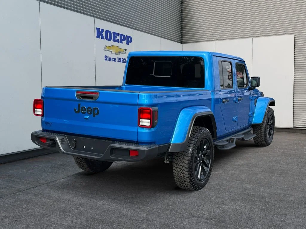 Used 2025 Hydro Blue Pearlcoat Jeep Nighthawk image 5