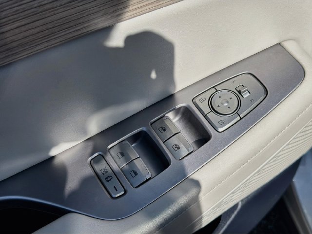 Used 2021 Typhoon Silver Hyundai SEL image 24