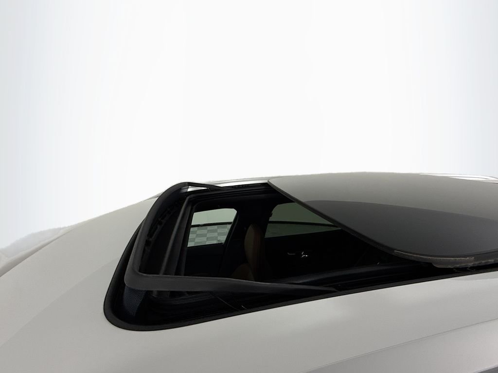 Used 2024 White Volvo B5 Plus image 23