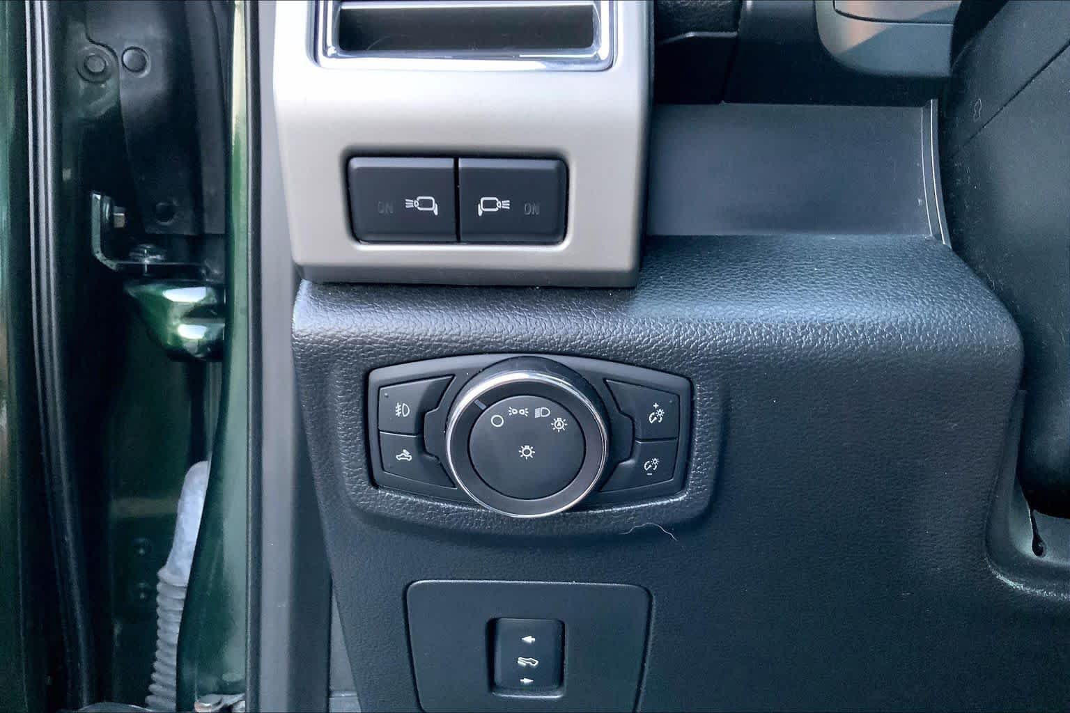 Used 2016 Green Gem Metallic Ford Lariat image 23