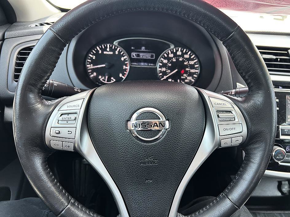 Used 2018 Super Black Nissan 2.5 SL image 22