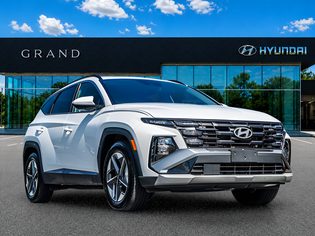 Used 2025 White Hyundai SEL image 8