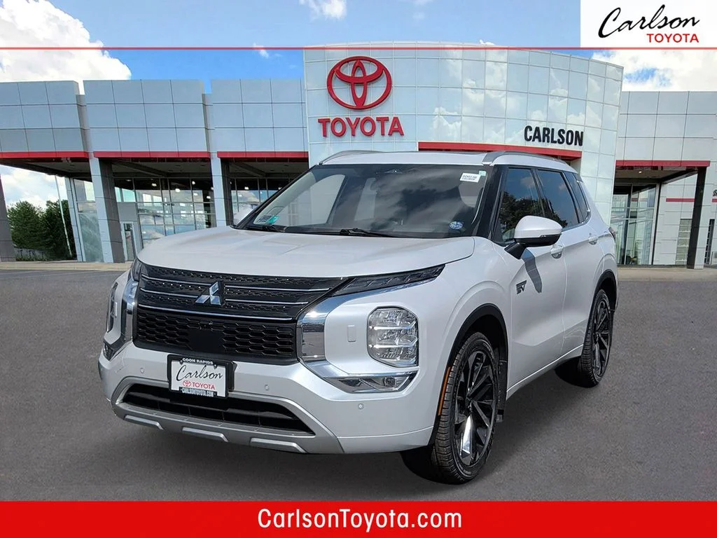 2023 Mitsubishi Outlander Plug-in Hybrid SEL S-AWC's photo