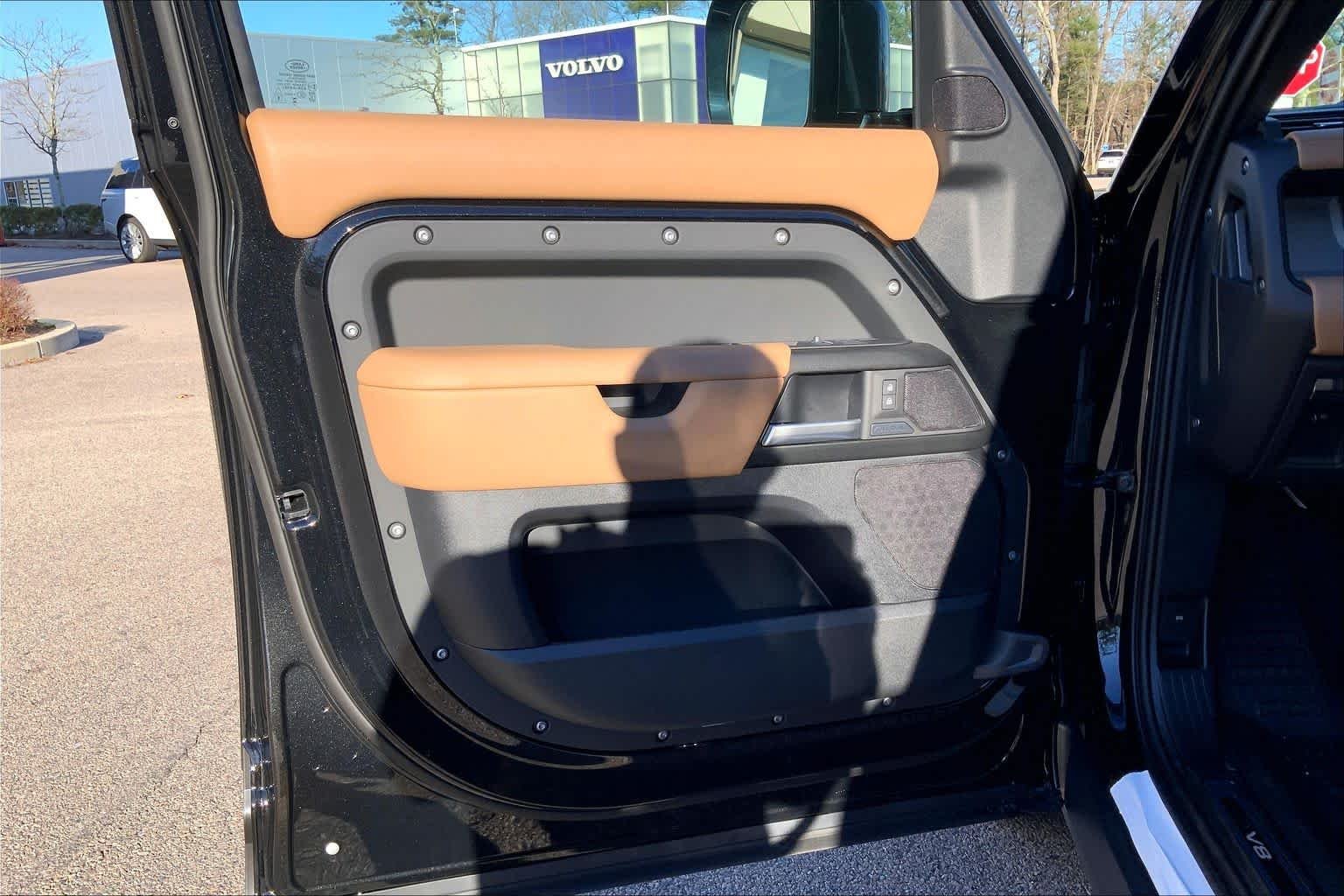 2026 Land Rover Defender V8 - Photo 11