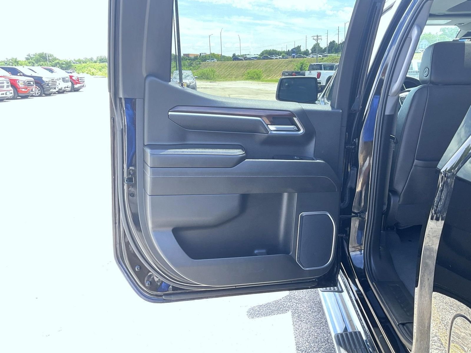 Used 2023 Black GMC SLT image 20