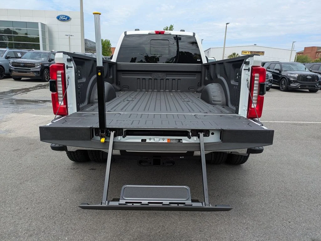 New 2026 Star White Metallic Tri-Coat Ford Lariat image 12