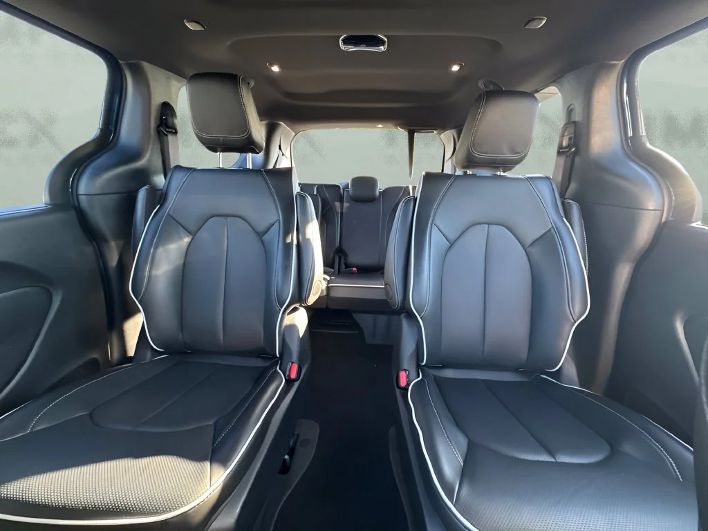 Used 2025 Blue Chrysler Select Premium S Appearance image 13