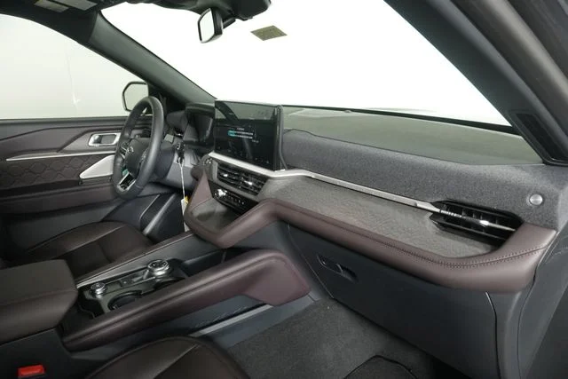 New 2027 Agate Black Metallic Ford Platinum™ image 33