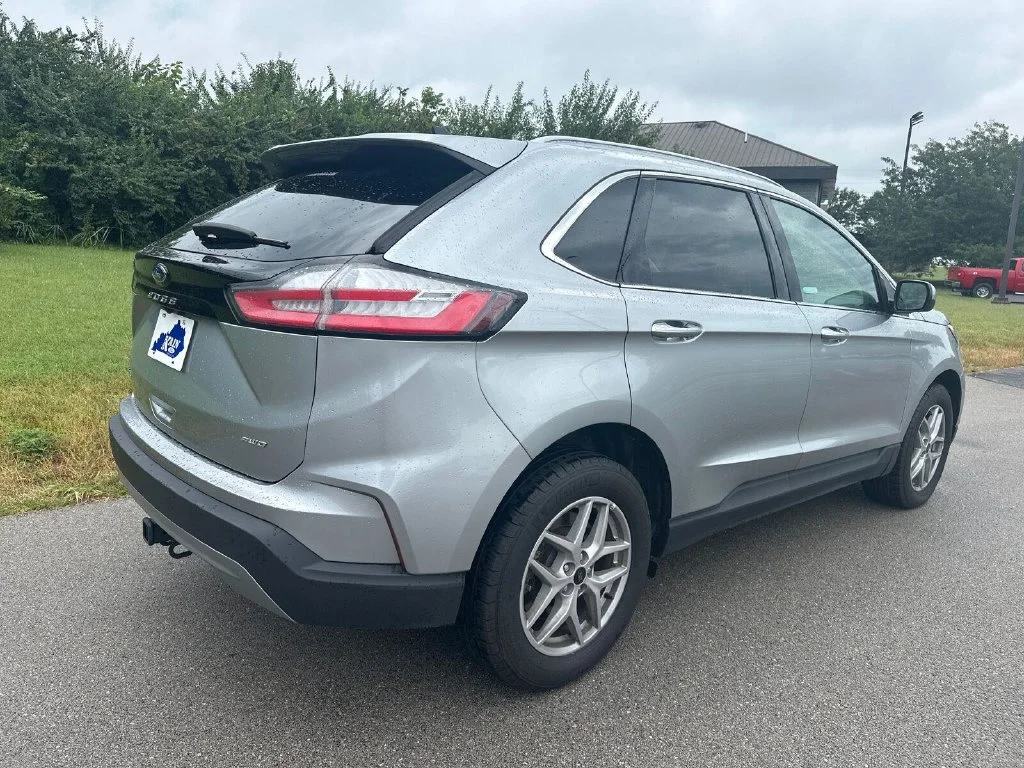 Used 2024 Silver Ford SEL image 13