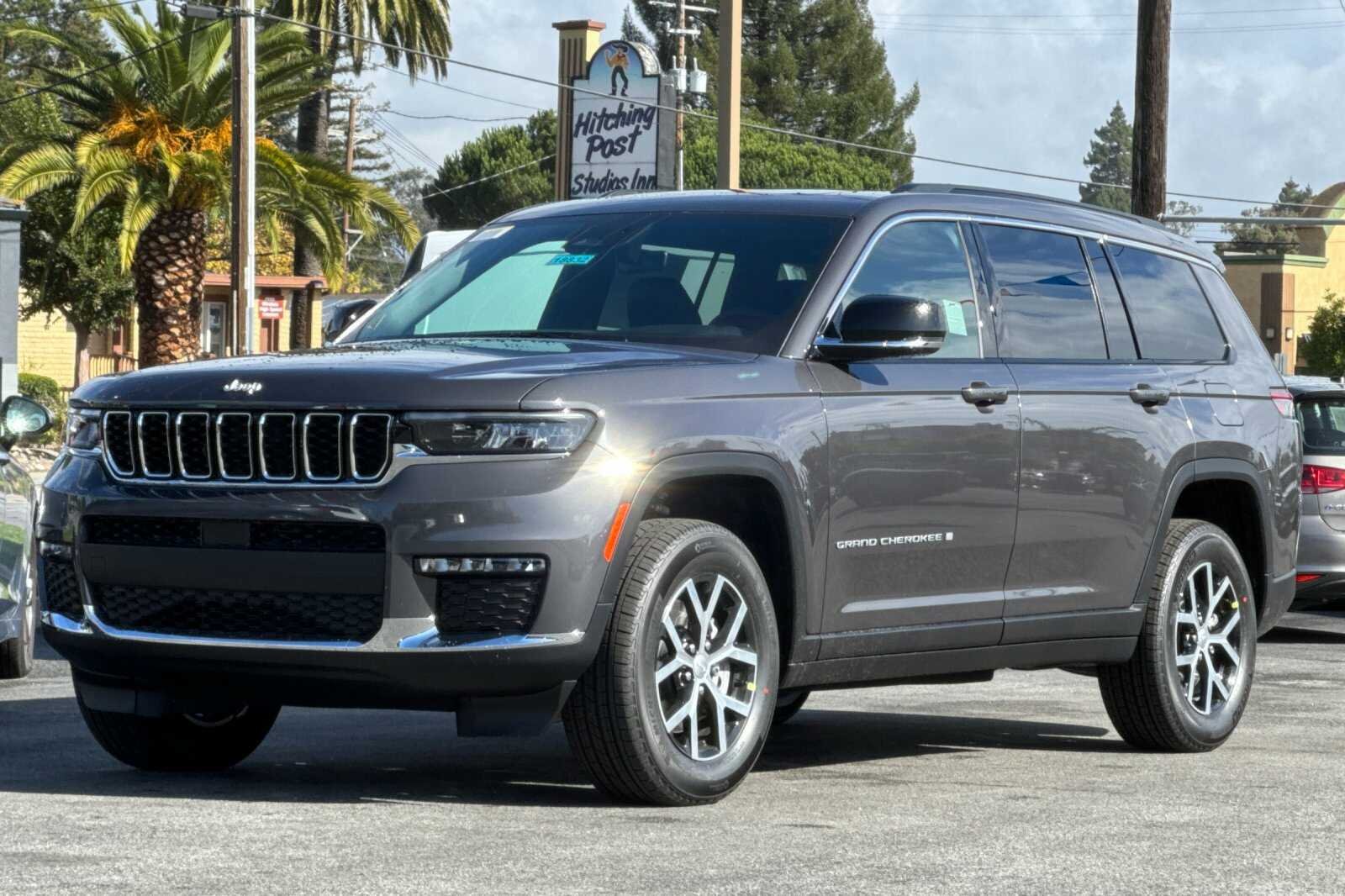 New 2025 Baltic Gray Metallic Clear-Coat Exterior Paint Jeep Limited image 8