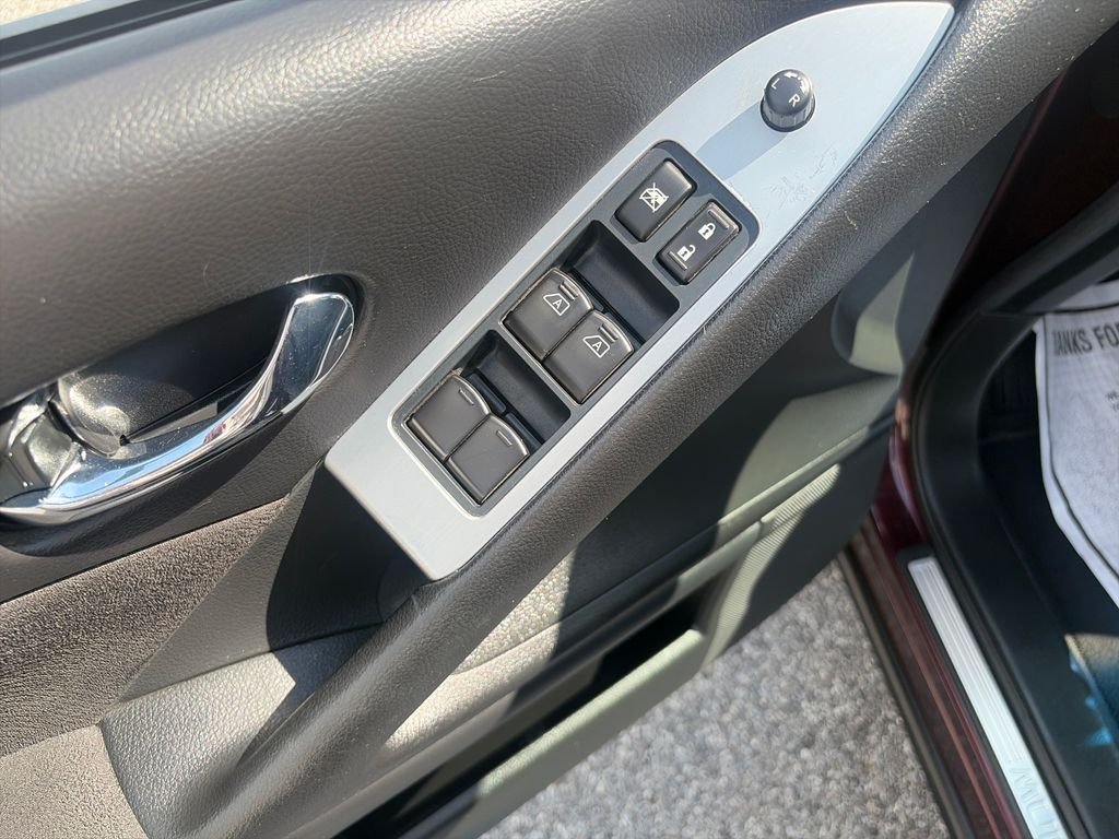 Used 2014 Midnight Nissan SV image 12