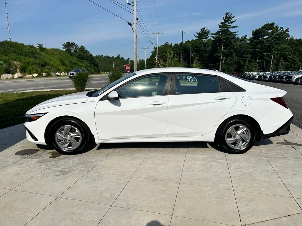 Used 2024 White Hyundai SE image 3