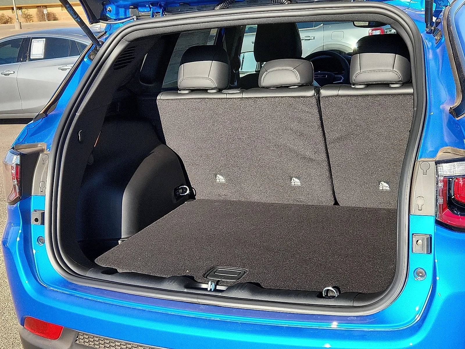 New 2026 Blue Jeep LATITUDE ALTITUDE 4X4 image 9