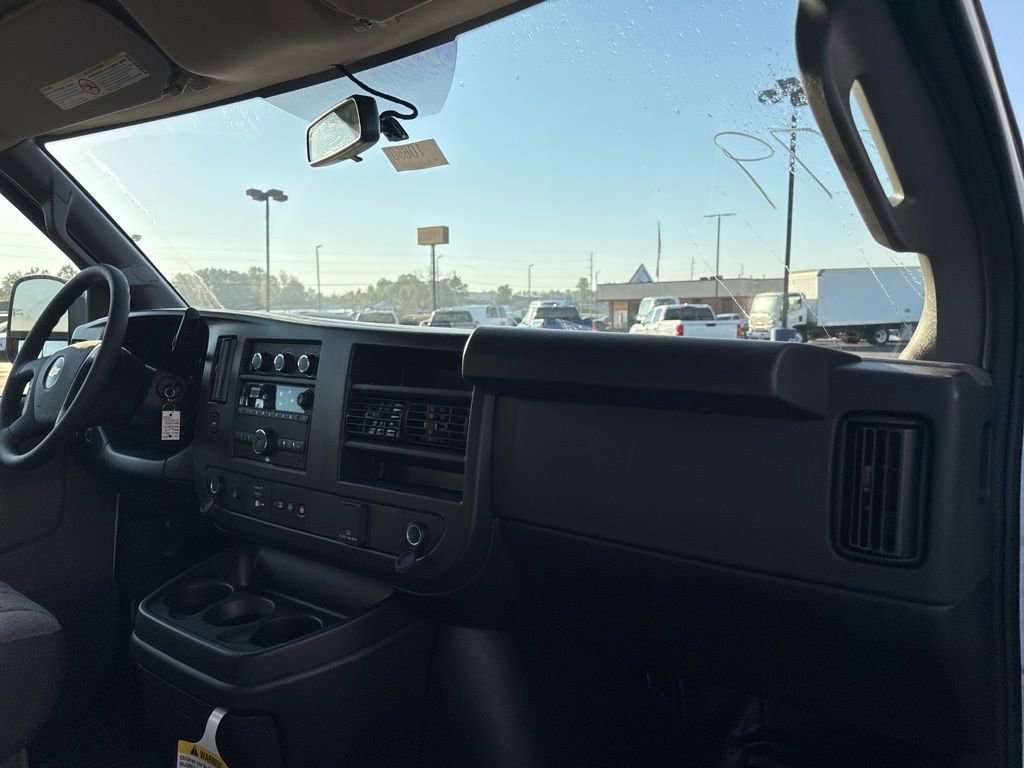 2025 Chevrolet Express Cargo Work Van - Photo 10
