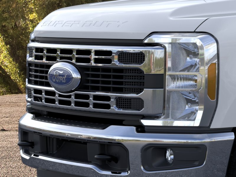 New 2025 Oxford White Ford F-350® XL image 17