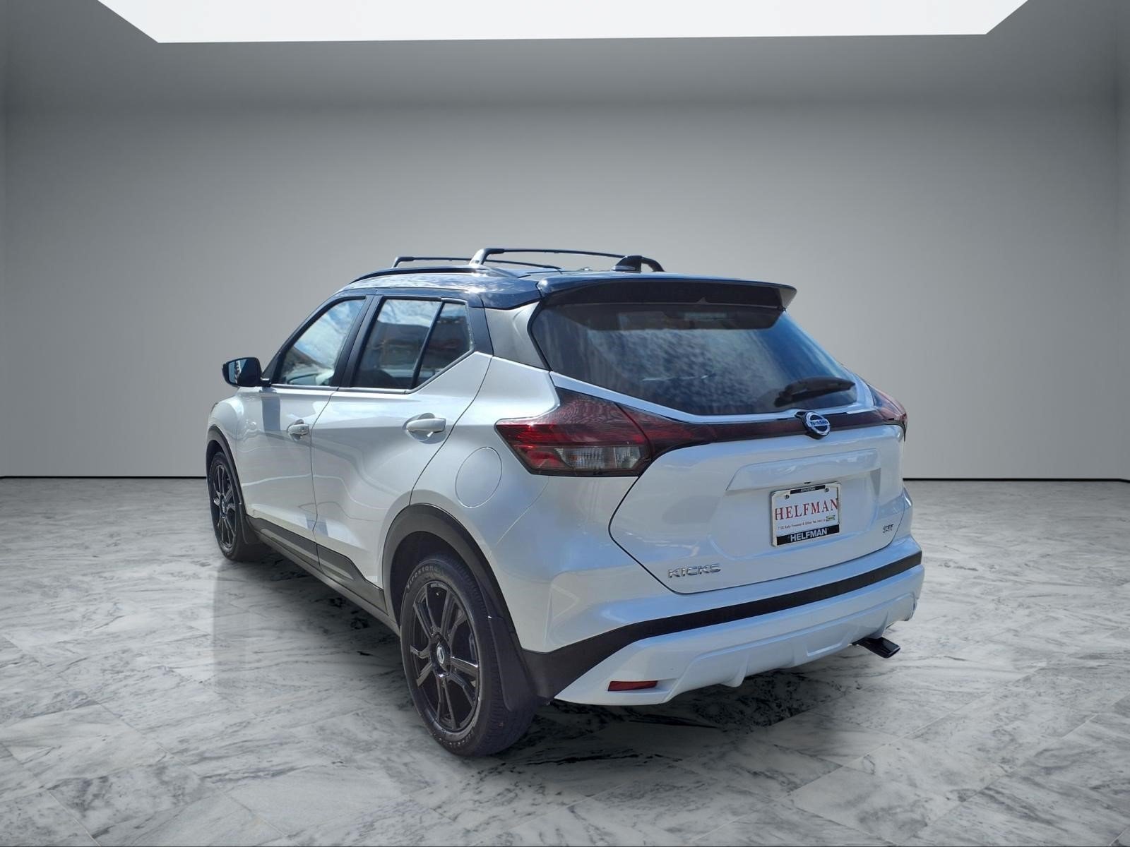 Used 2021 Aspen White/Super Black Nissan SR image 5