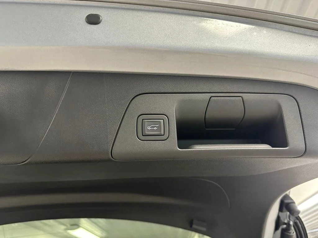 Used 2023 Moonstone Gray Metallic Buick Essence image 25