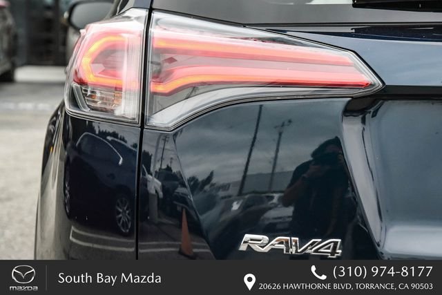 Used 2017 Blue Toyota Platinum image 9