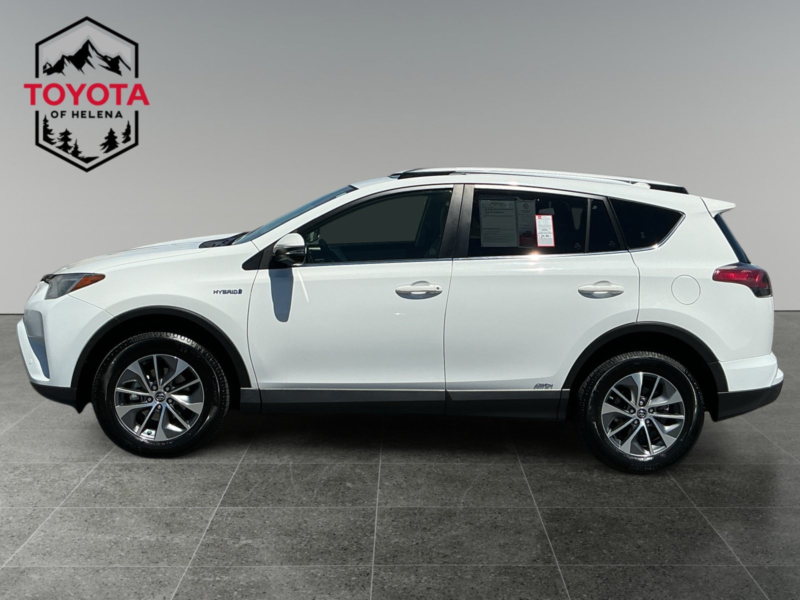 Certified Used 2018 SUPER_WHITE Toyota Hybrid XLE image 2
