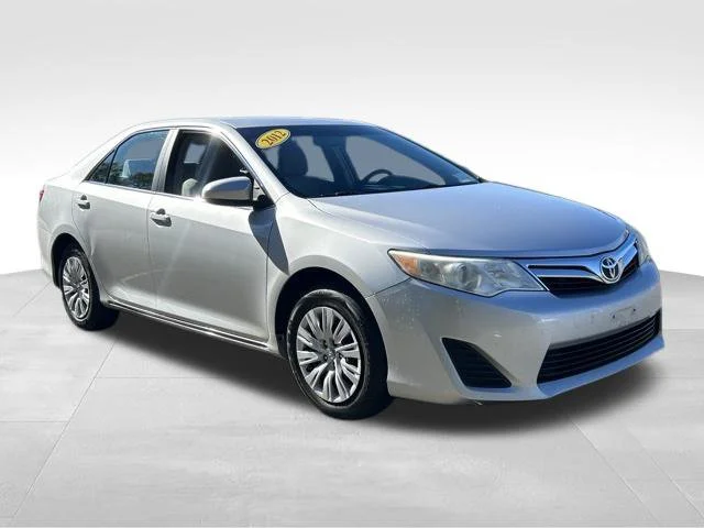 Used 2012 Silver Toyota LE image 7