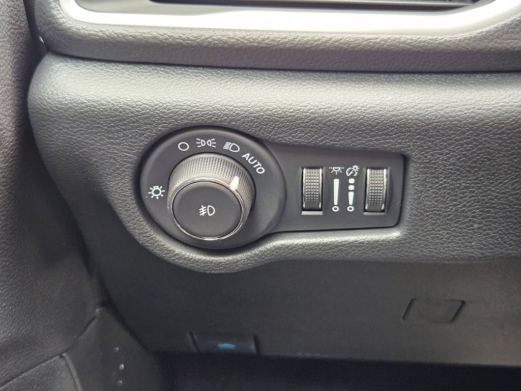 2026 Chrysler Pacifica Select - Photo 20
