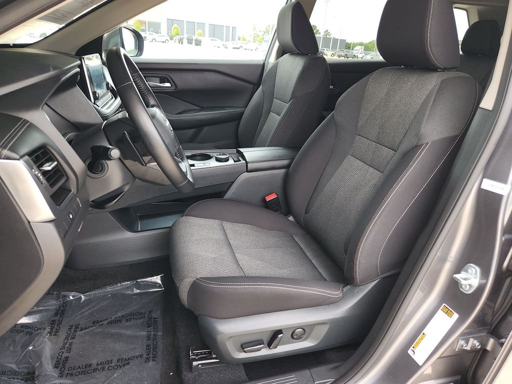 Used 2025 Gray Nissan SV AWD image 13