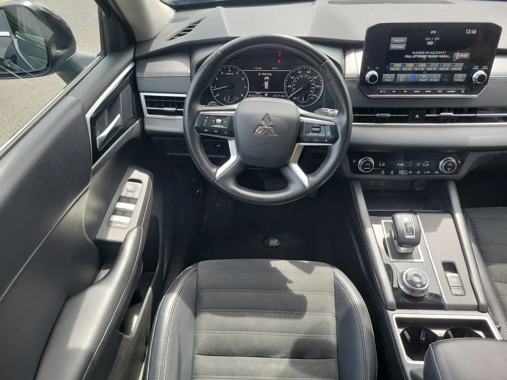 Used 2024  Mitsubishi SE image 13