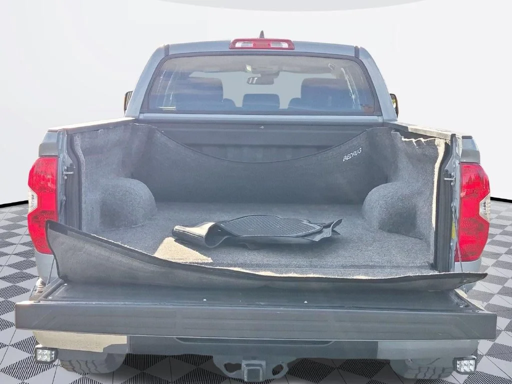 Used 2020 Cement Toyota SR5 image 24